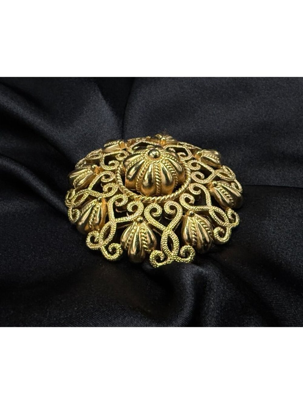 Vintage 1960's Trifari Signed Gold-Tone Filigree Floral Brooch